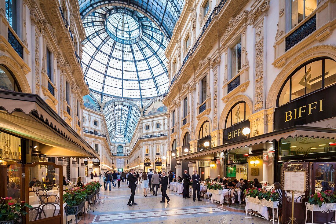 Italy, Lombardy, Milan, Vittorio Emmanuel II Gallery, shopping arcade built on the 19th century by Giuseppe Mengoni