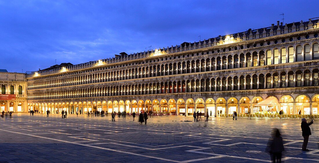 Italien, Venetien, Venedig, UNESCO-Weltkulturerbe, der Markusplatz (Piazza San Marco) bei Nacht