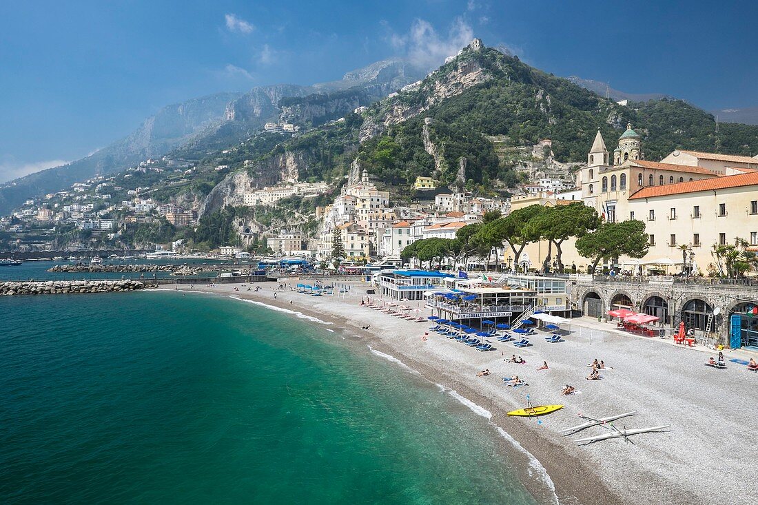 Italien, Region Kampanien, Amalfiküste, UNESCO-Weltkulturerbe, Amalfi, Strand