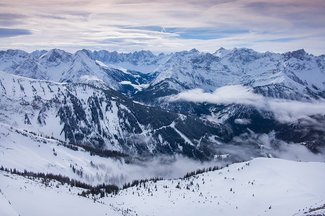 Winterlandschaft im Karwendel am Schafreiter in der Nähe des Isarursprungs, Tirol, Österreich