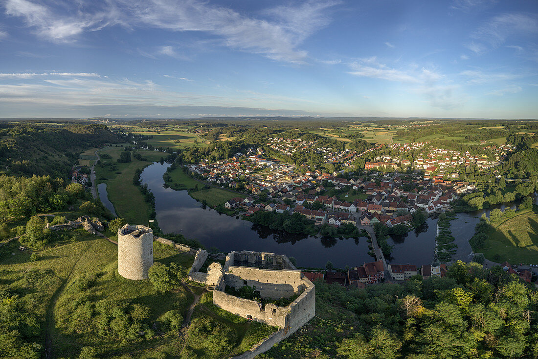 View of the castle ruins of Kallmünz in the evening, Regensburg, Upper Palatinate, Bavaria, Germany