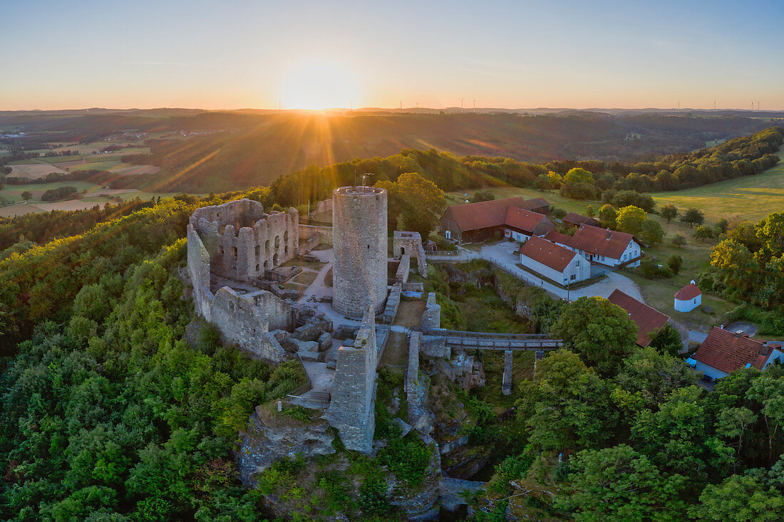 Sonnenaufgang bei der Ruine Wolfstein, Neumarkt in der Oberpfalz, Oberpfalz, Bayern, Deutschland