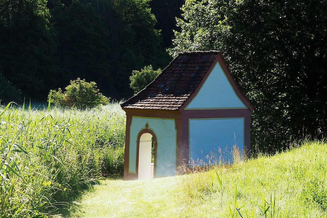 in the Schambachtal am Altmuehltal, chapel, meadow, North Upper Bavaria, Bavaria, Germany