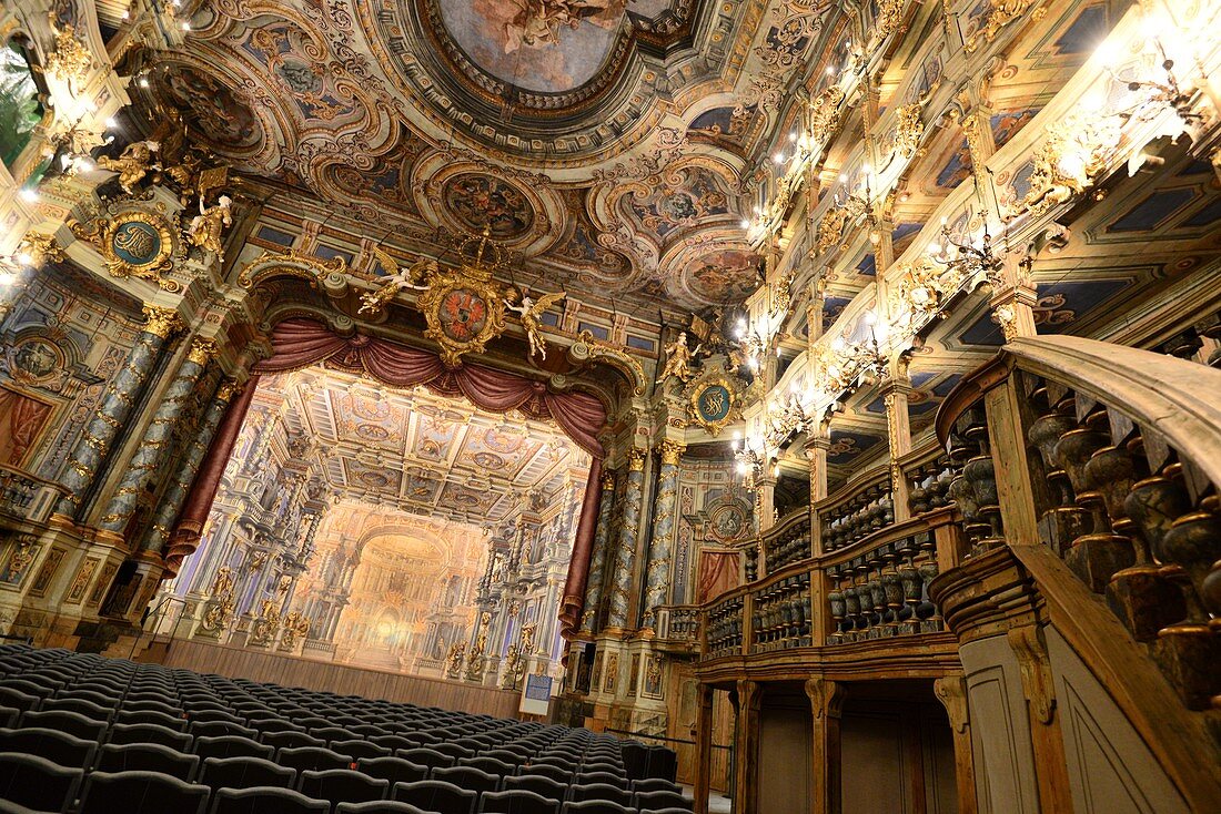 In der Oper von Bayreuth, Innen, Holz, Bühne, Decke, UNESCO Weltkulturerbe, Oberfranken, Bayern, Deutschland
