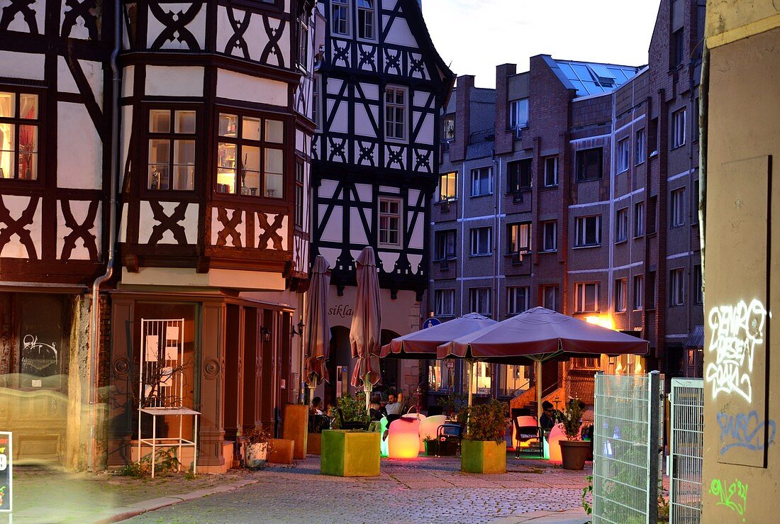 in the evening at the market, cafe, lights, half-timbered houses, Halle an der Saale, Saxony-Anhalt, Germany