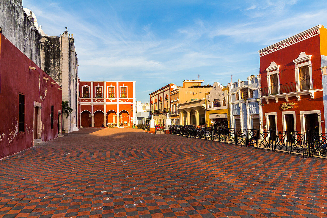 Platz vor Kathedrale von Campeche am Plaza de la Independencia, Yucatan Halbinsel, Mexiko