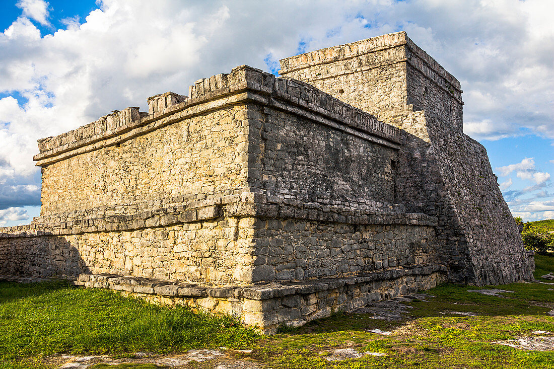 "El Castillo" - Alte Maya Stätte auf dem Gelände der Ruinen von Tulum, Quintana Roo, Yucatan Halbinsel, Mexiko