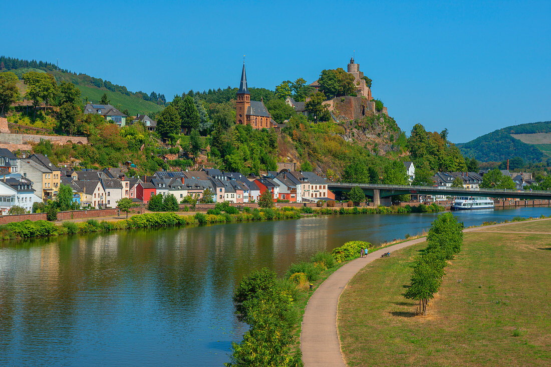 View of Saarburg with Saar, castle and excursion boat, Rhineland-Palatinate, Germany