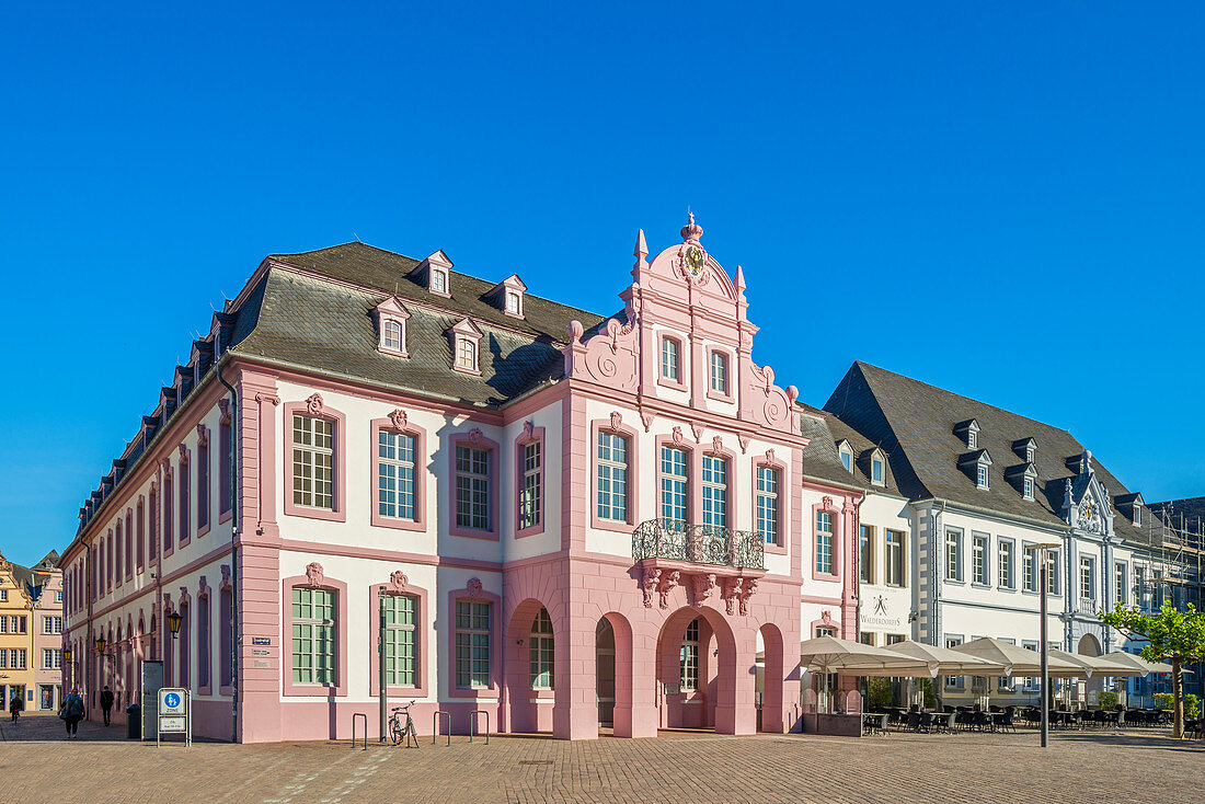 Palais Walderdorff am Domfreihof, Trier, Mosel, Rheinland-Pfalz, Deutschland