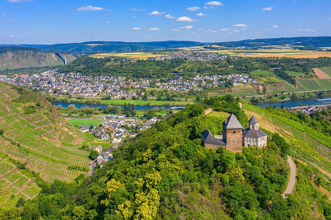 Luftaufnahme der Oberburg mit St. Mathiaskapelle bei Kobern-Gondorf, Mosel, Rheinland-Pfalz, Deutschland