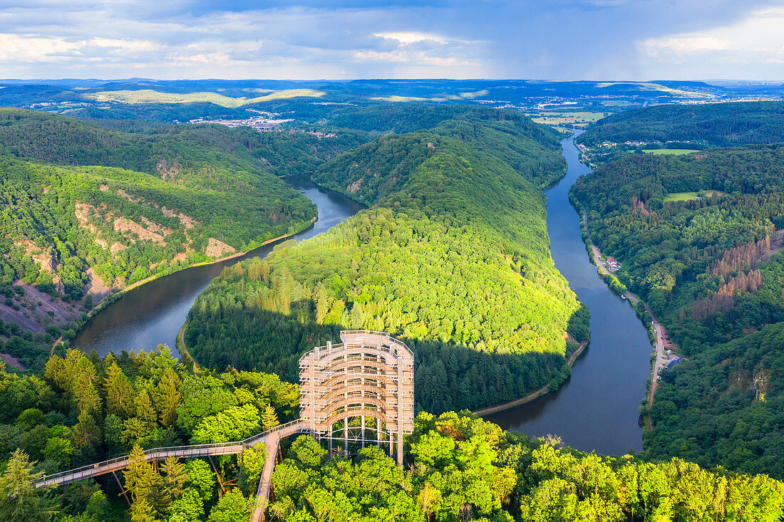 Luftaufnahme der Saarschleife bei Orscholz mit dem Baumwipfelpfad, Saarland, Deutschland