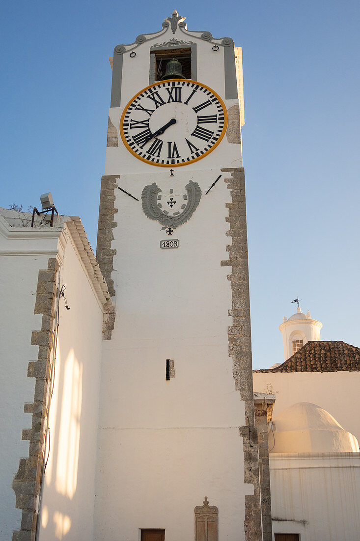 Glockenturm der Santa Maria Schlosskirche (Igreja de Santa Maria do Castelo), Tavira, Ostalgarve, Algarve, Portugal