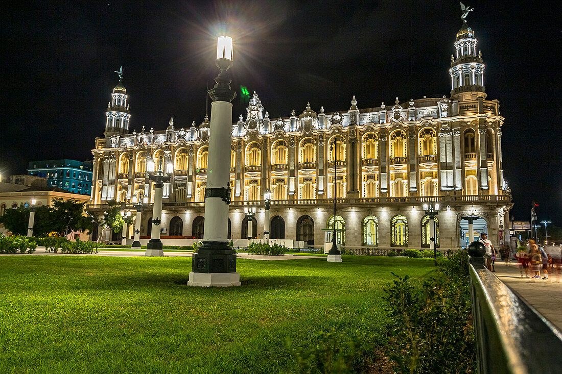 "Gran Teatro de la Habana" bei Nacht, Altstadt von Havanna, Kuba