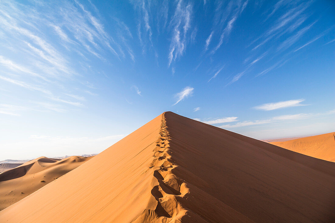 Gipfel von Big Daddy Düne im Morgenlicht, Sossusvlei, Sesriem, Namibia