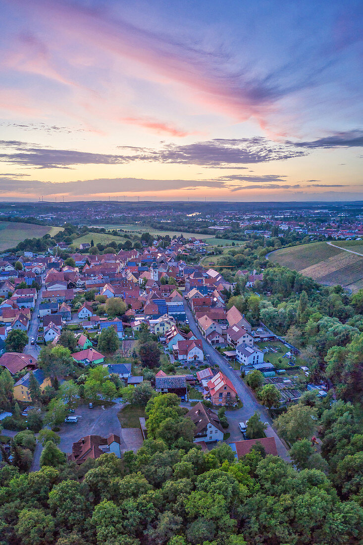 Luftbild von Sickershausen zur Blauen Stunde, Kitzingen, Unterfranken, Franken, Bayern, Deutschland, Europa