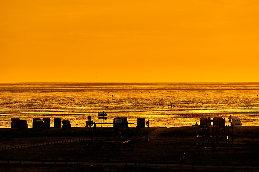 Sonnenuntergang an der Nordsee, Dorum, Niedersachsen, Deutschland