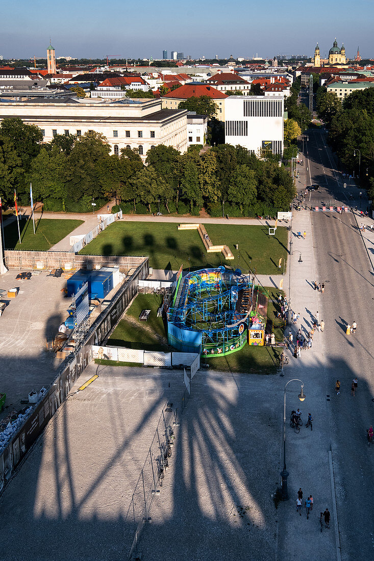 Blick auf den Königsplatz vom Riesenrad aus, München, Bayern, Deutschland, Europa