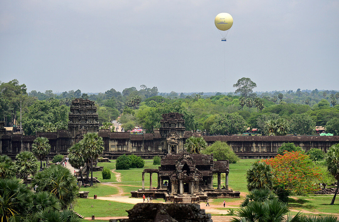Cambodia, Siem Raep; Angkor Vat, Captive balloon