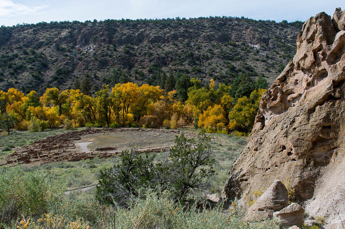 Remnants of Tyuonyi Pueblo in Frijoles Canyon, Bandelier National Monument near Los Alamos, New Mexico, USA.