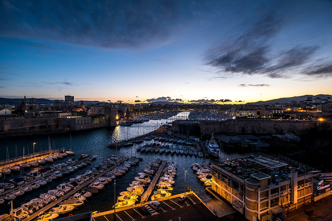 Ansicht des Fort St. Jean vom Fort St. Nicolas aus, der Hafen von Vieux, Marseille, Côte d'Azur, Frankreich, Europa