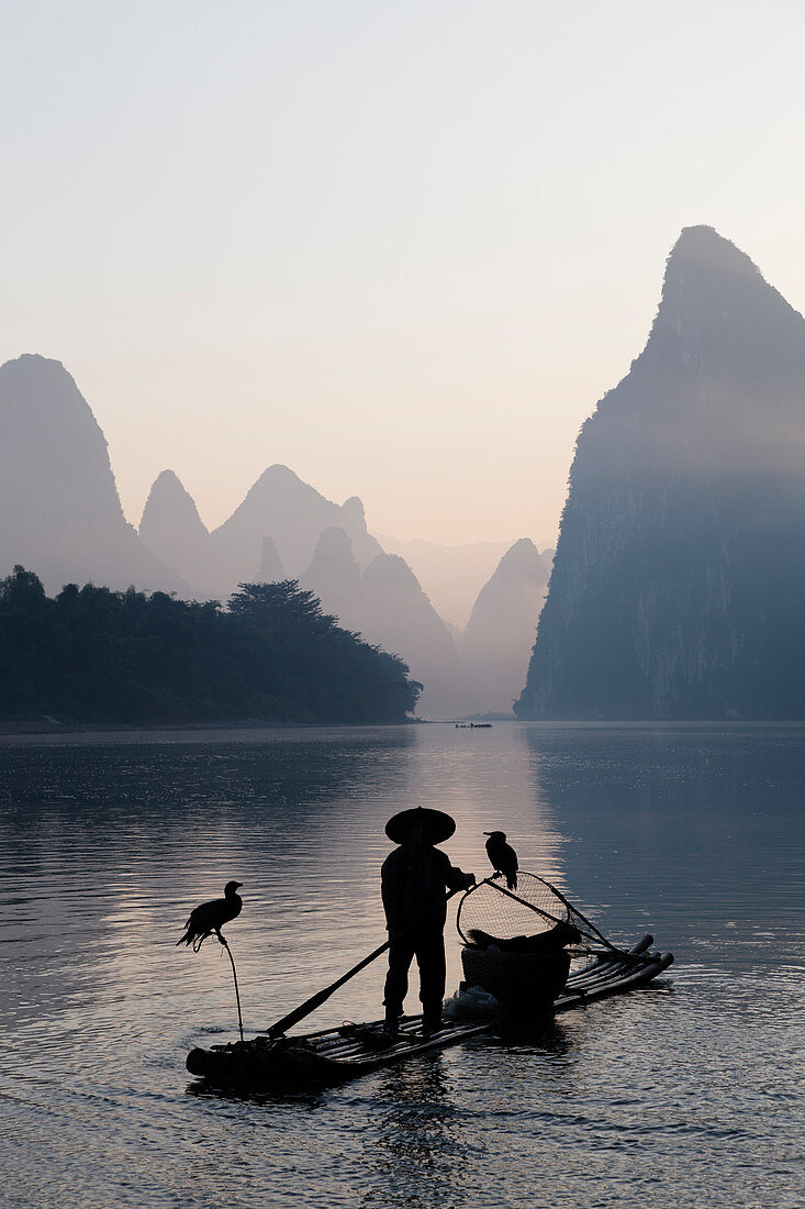 Kormoranfischer am Fluss Li, Guilin, Region Guangxi, China LA008383