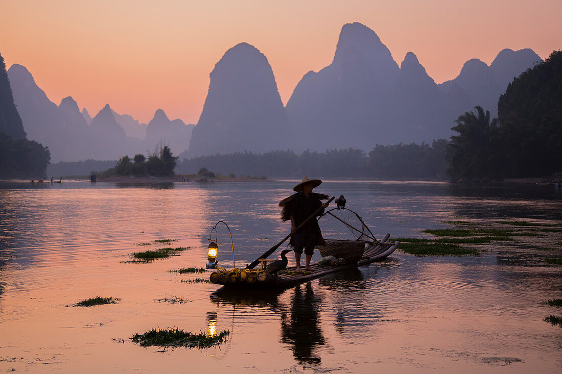 Kormoranfischer am Fluss Li, Guilin, Region Guangxi, China LA008358