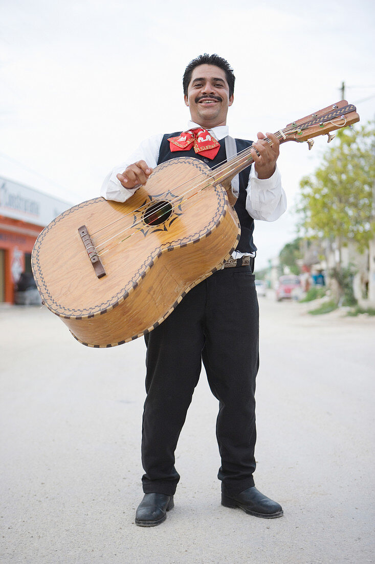 Mariachi-Spieler mit Gitarre