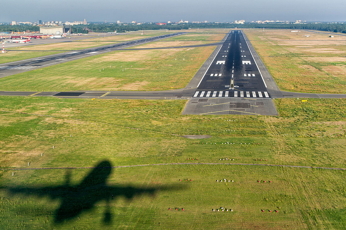 Approaching runway 26R, Berlin-Tegel Airport (EDDT / TXL)
