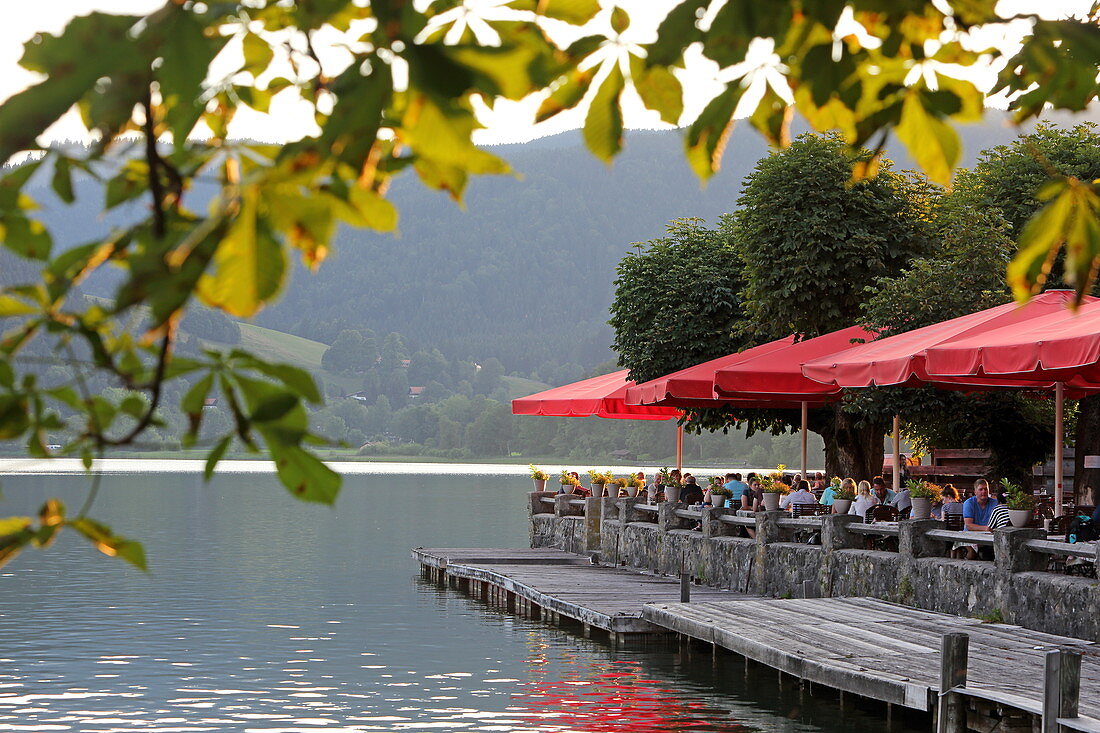 Terrasse des Hotels Schlierseer Hof, Schliersee, Oberbayern, Bayern, Deutschland