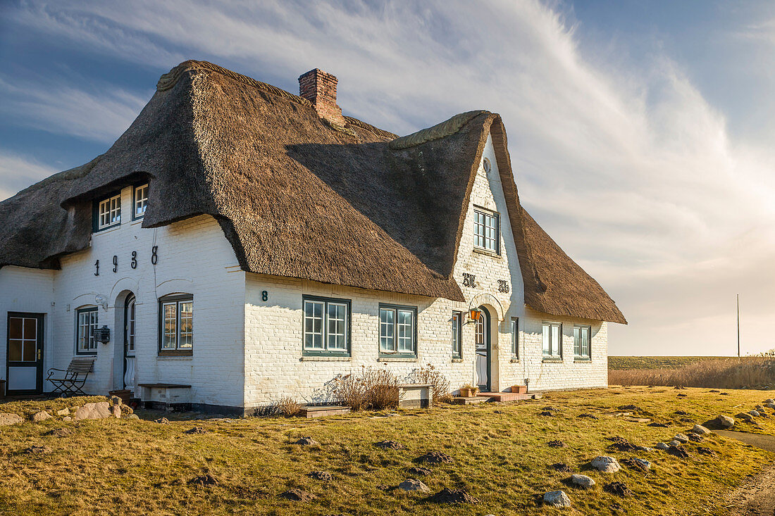Historic thatched roof house outside of Keitum, Sylt, Schleswig-Holstein, Germany