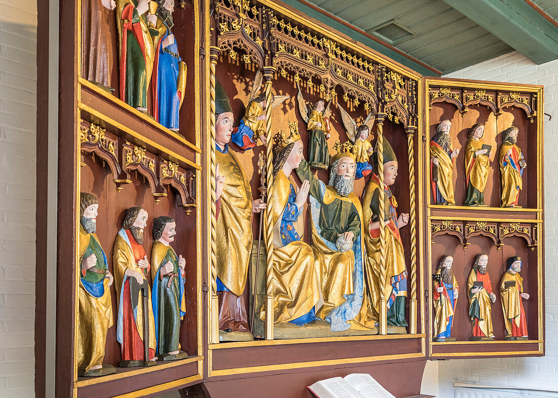 Altar der Dorfkirche St. Niels in Westerland, Sylt, Schleswig-Holstein, Deutschland