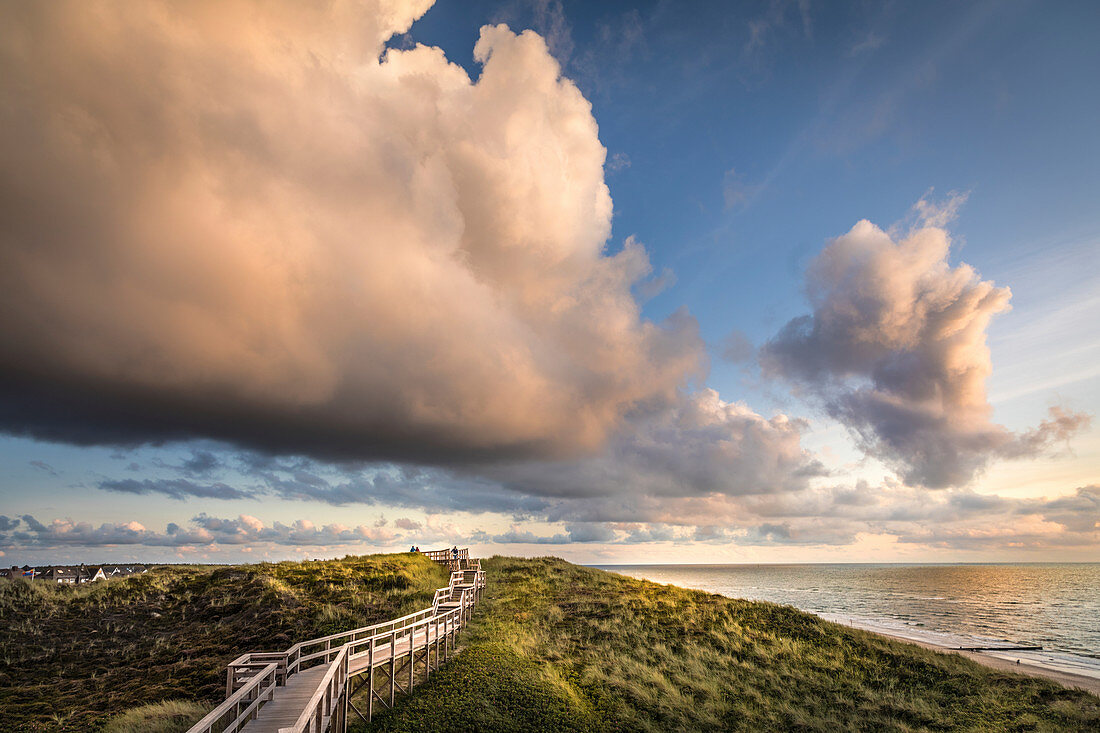 Storm clouds over the west beach near Wenningstedt, Sylt, Schleswig-Holstein, Germany