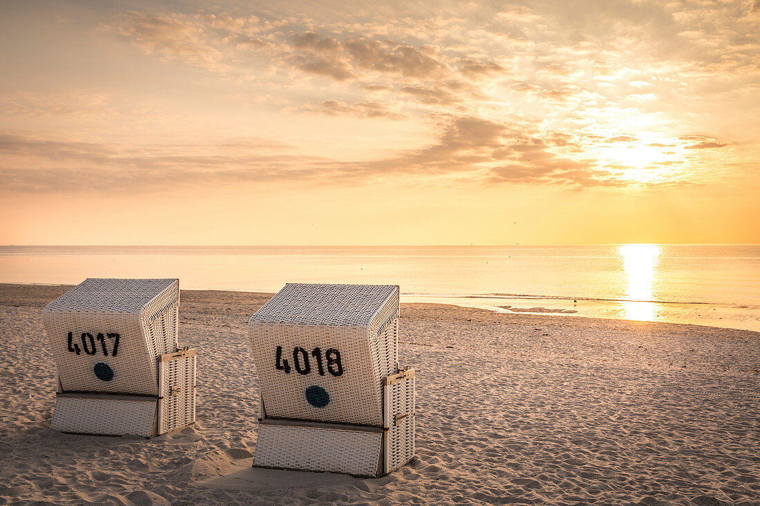 Beach chairs with sunset on the Rote Kliff in Kampen, Sylt, Schleswig-Holstein, Germany