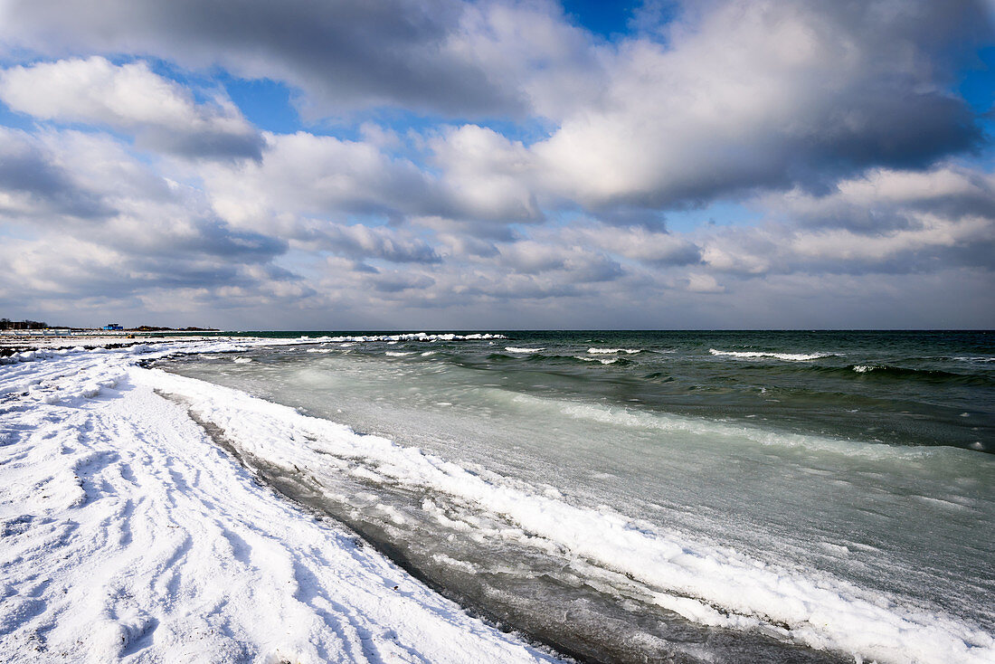 Ice and snow on the beach in Heiligenhafen, Baltic Sea, Ostholstein, Schleswig-Holstein, Germany
