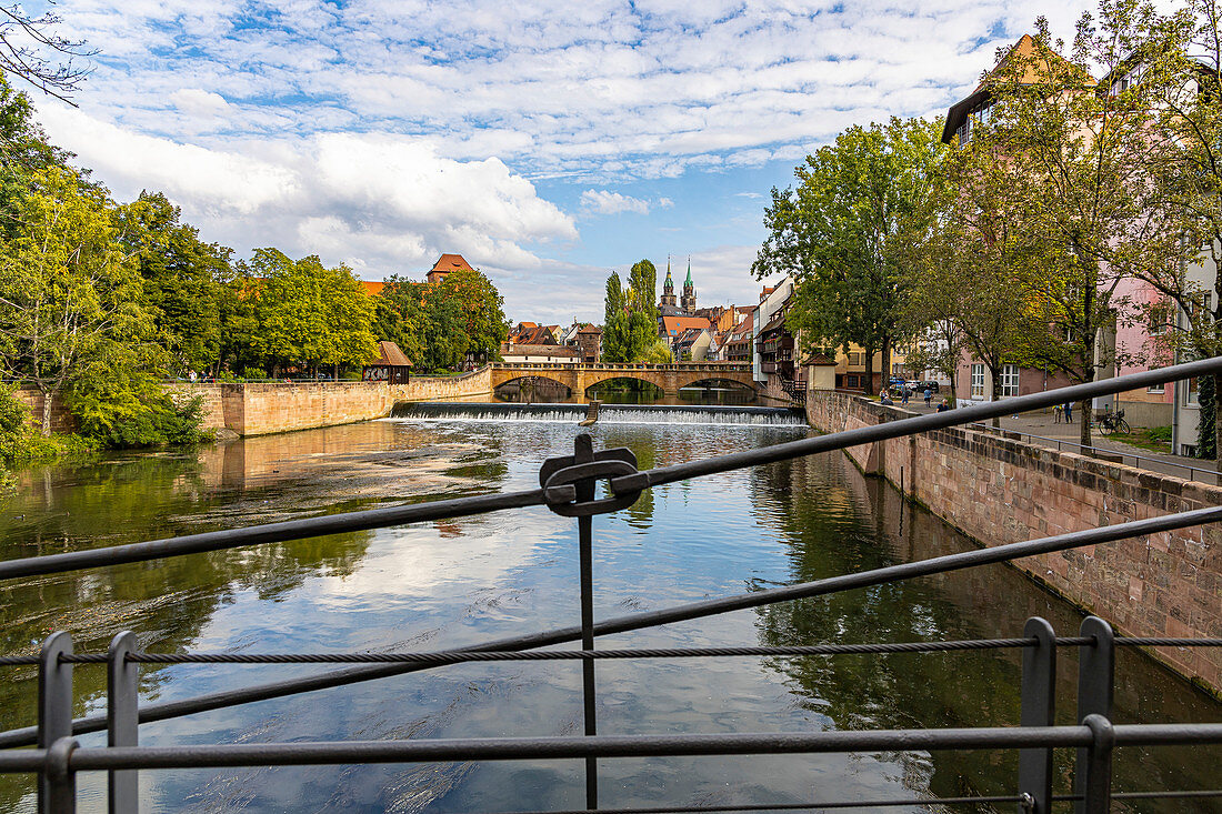 Sicht von Kettensteg auf Pegnitz und Maxbrücke, Nürnberg Innenstadt, Franken, Bayern, Deutschland