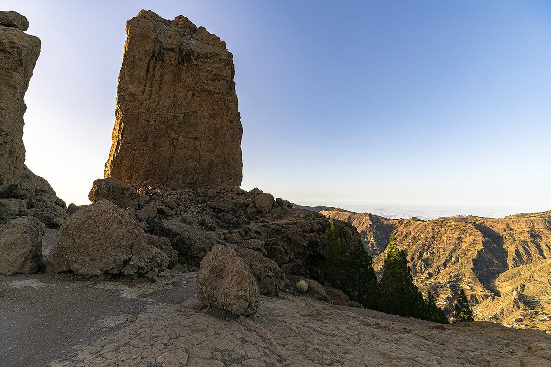 "Roque Nublo" Monolith im Gebirge von Gran Canaria (1813 m Höhe) im Abendlicht, Spanien