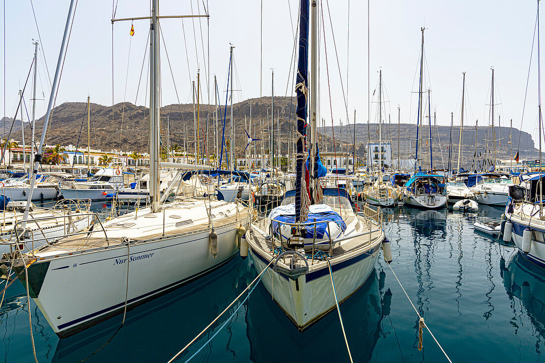 Boote im Hafen von Puerto de Mogan, Südwesten von Gran Canaria, Spanien