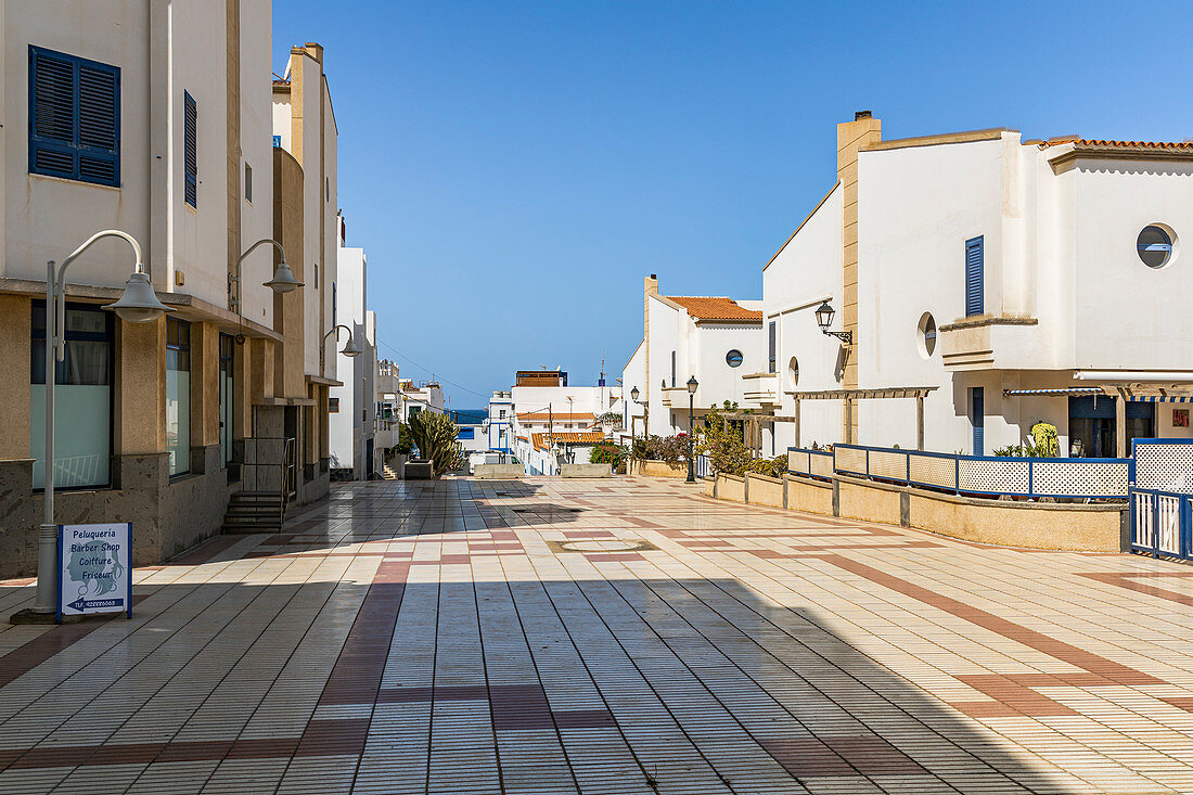 Fußgängerzone im Hafenort Agaete im Westen von Gran Canaria, Spanien