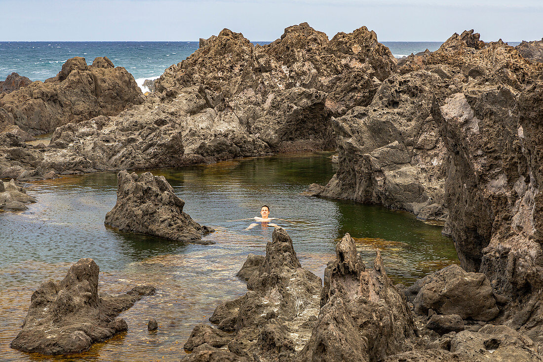 Meerwasserbecken "Charco De El Rayo" im Nordwesten von Teneriffa, Spanien