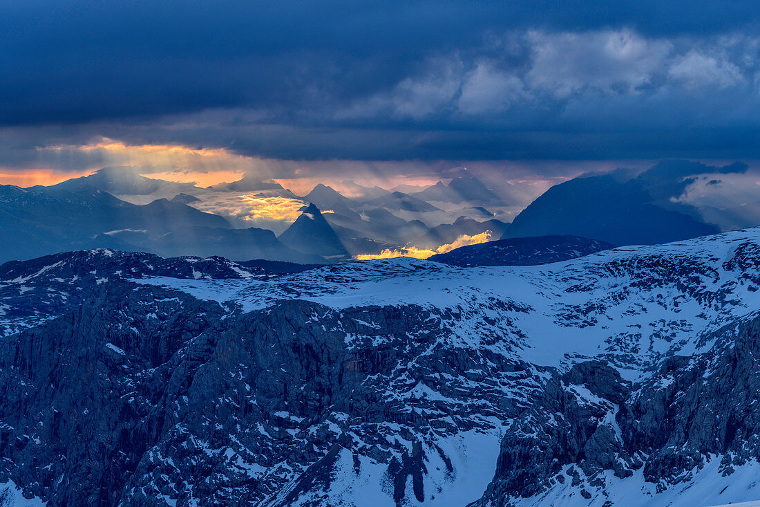 Gewitterstimmung über dem Toten Gebirge, vom Hallstätter Gletscher, Dachstein, Oberösterreich, Österreich