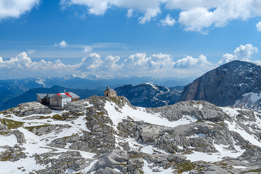 View of Simonyhütte and mountain chapel, Simonyhütte, Dachstein, Upper Austria, Austria