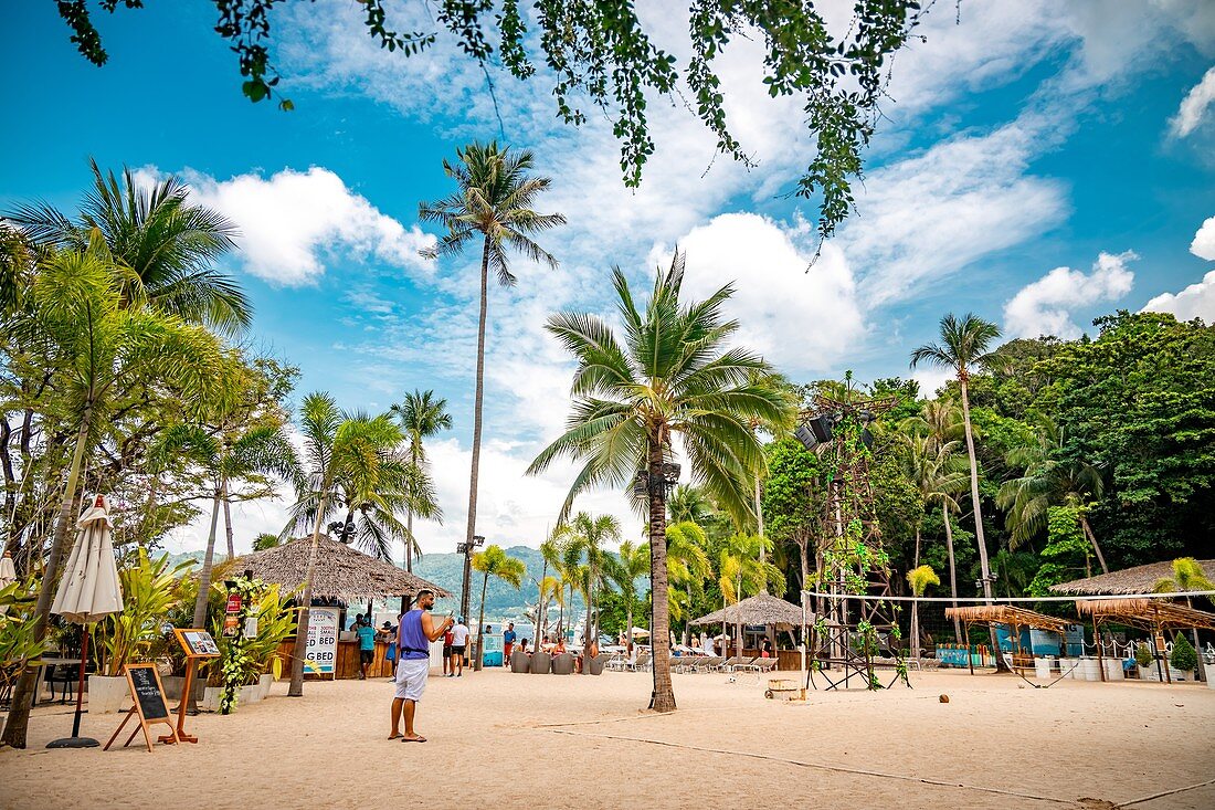 Phuket, Thailand, 27. November 2019, Paradise Beach auf Phuket, Thailand, berühmte Touristenattraktion, tropischer Strand