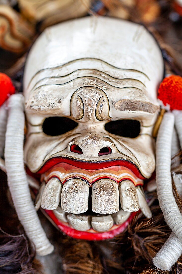 Eine Maske, die in einer traditionellen balinesischen Barong- und Kris-Tanzshow verwendet wird, Batabulan, Bali, Indonesien