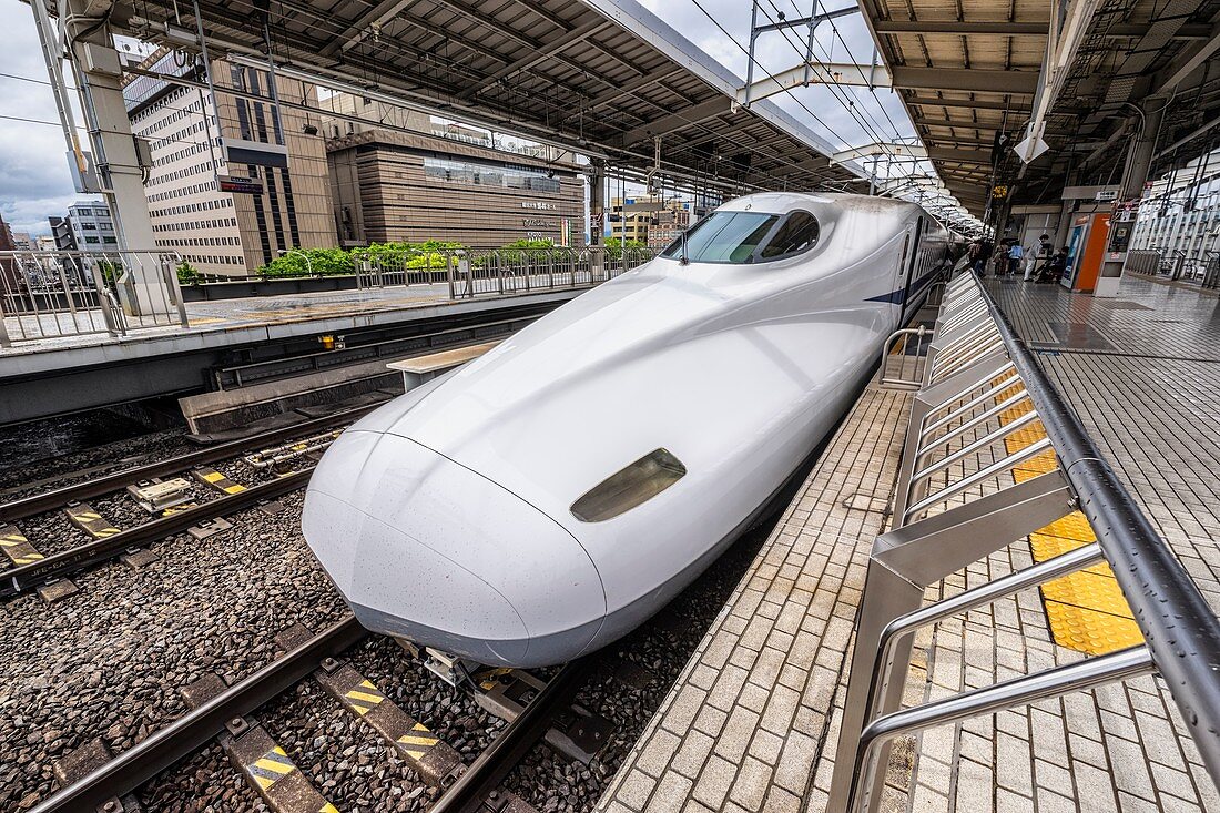 Kyoto, Japan, Shinkansen Hochgeschwindigkeitszug