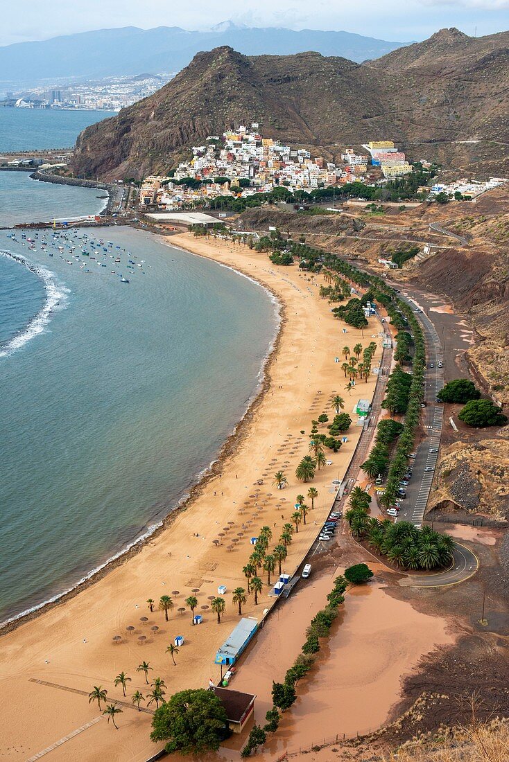 Luftaufnahme und Panoramabild vom Teresitas-Strand und San Andres, Kanarische Inseln, Spanien