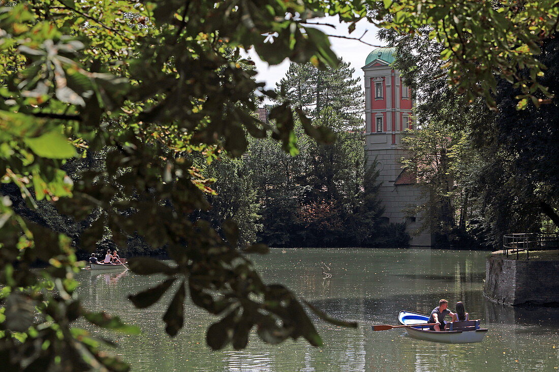 Canoeists and Kastenturm, Äusserer Stadtgraben, Augsburg, Swabia, Bavaria, Germany