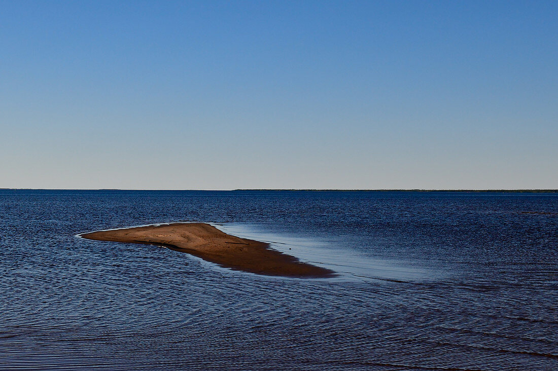 Eine Sandbank in der Abenddämmerung, Bottnischer Meerbusen, Ostsee, Luleå, Norrbottens Län, Schweden