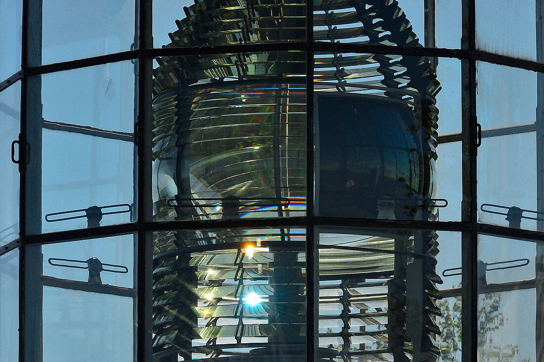 Detailaufnahme der Lichtanlage des Leuchtturms bei Bjuröklubb, Västerbottens Län, Schweden