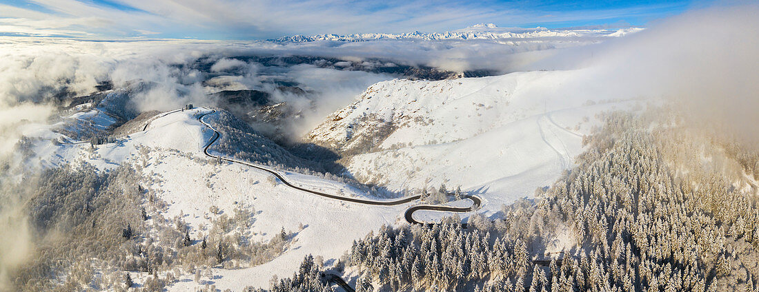 Luftaufnahme von Mottarone, Novara, Verbano Cusio Ossola, Piemont, Italien, Südeuropa