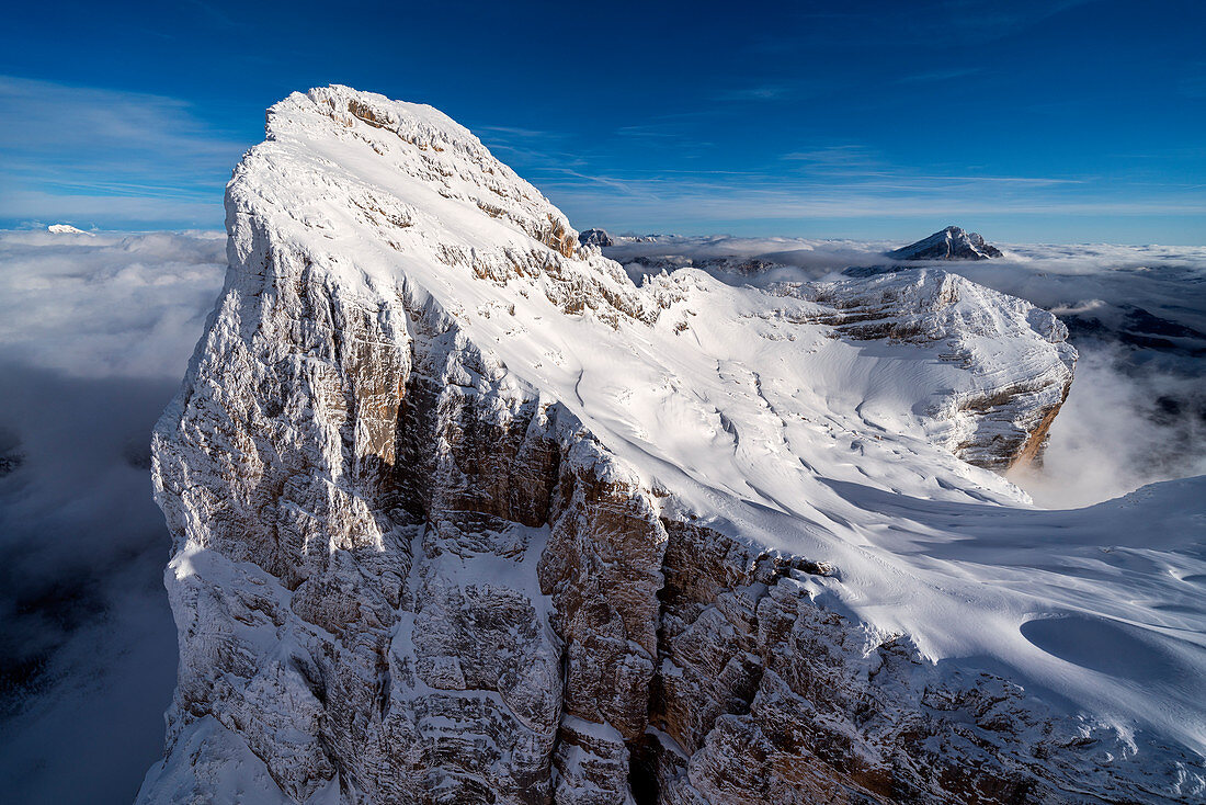 Luftaufnahme des Monte Pelmo im Winter, Val di Zoldo, Dolomiten, Provinz Belluno, Venetien, Italien, Europa